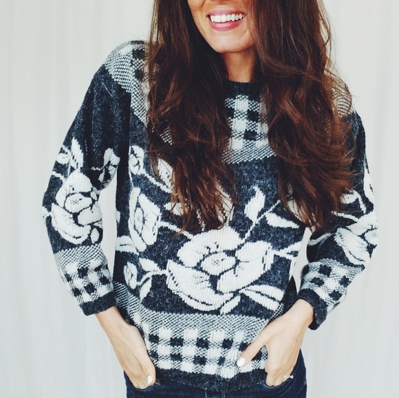 david brett Sweaters - Vintage floral gray and white sweater -E5